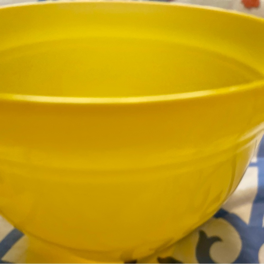 💛 NWT Yellow 10” Planter Flower Pot 💛 - Picture 4 of 8